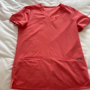 Casma 3 pocket figs scrub top